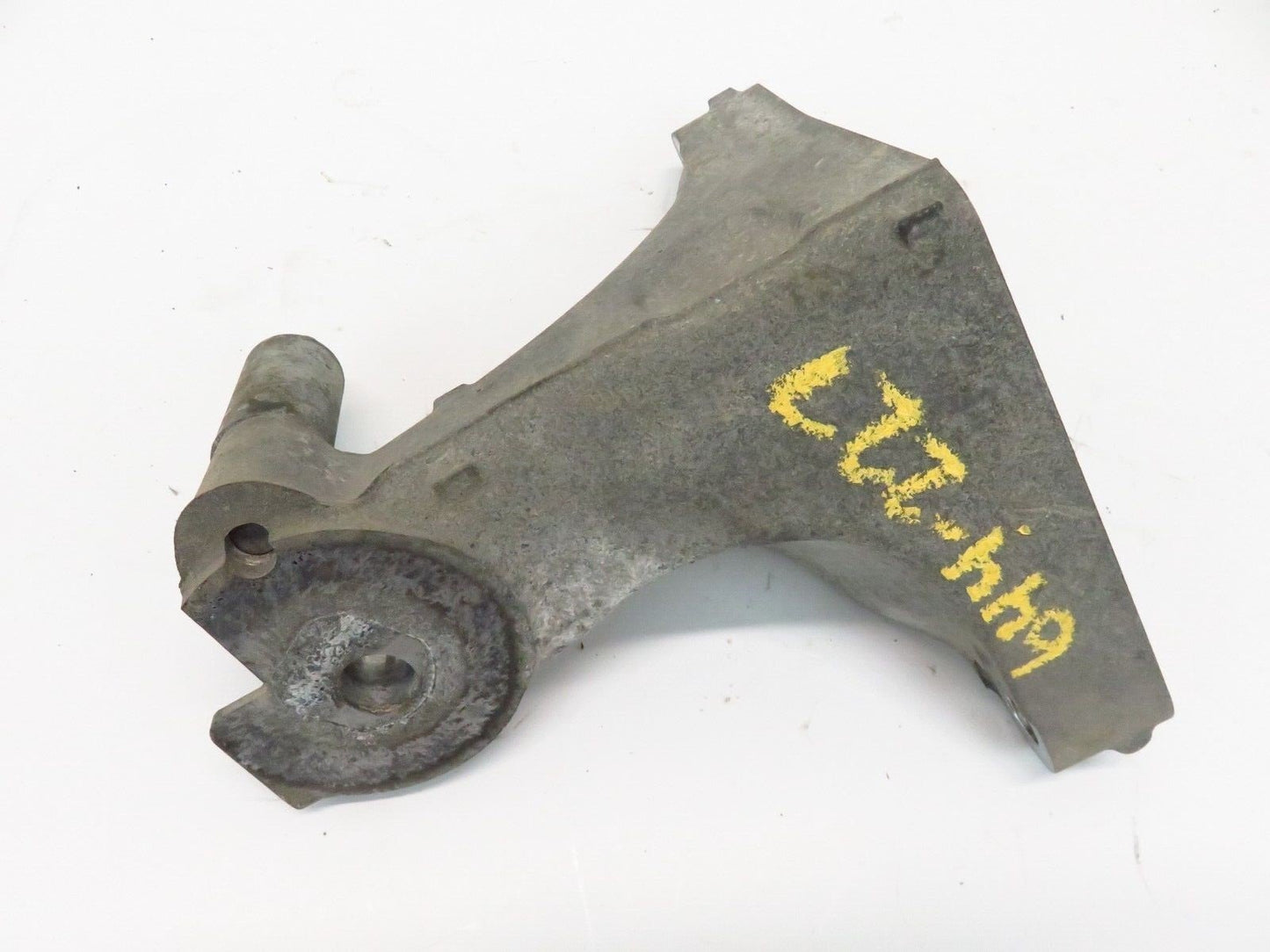 2014 Subaru Outback Transmission Bracket Mount Auto CVT Passenger RH Trans 10-14