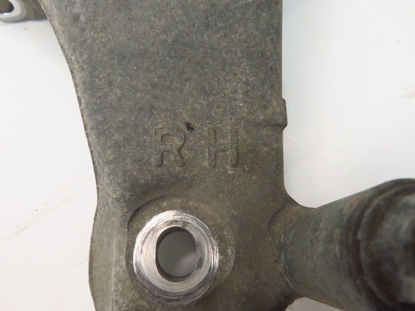 2014 Subaru Outback Transmission Bracket Mount Auto CVT Passenger RH Trans 10-14