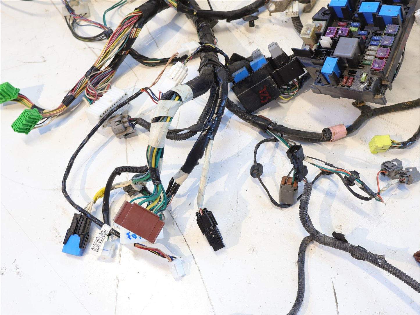 2013-2014 Subaru Outback Front Engine Room Wiring Harness Fuse 2.5L 81403AJ70A