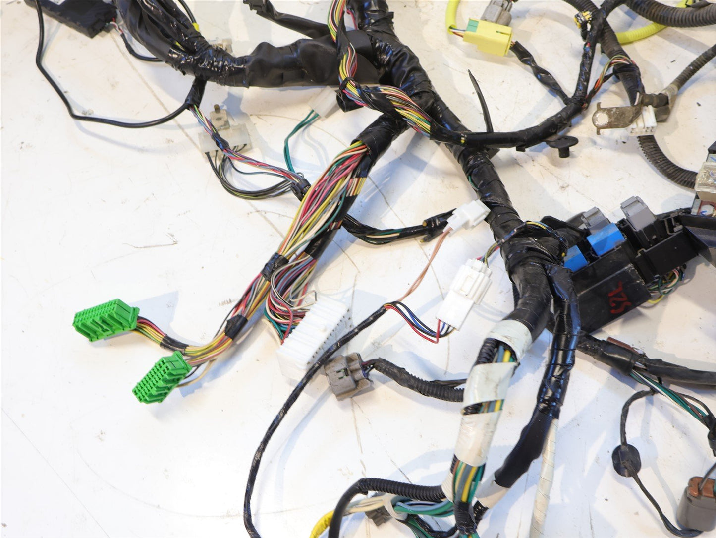 2013-2014 Subaru Outback Front Engine Room Wiring Harness Fuse 2.5L 81403AJ70A