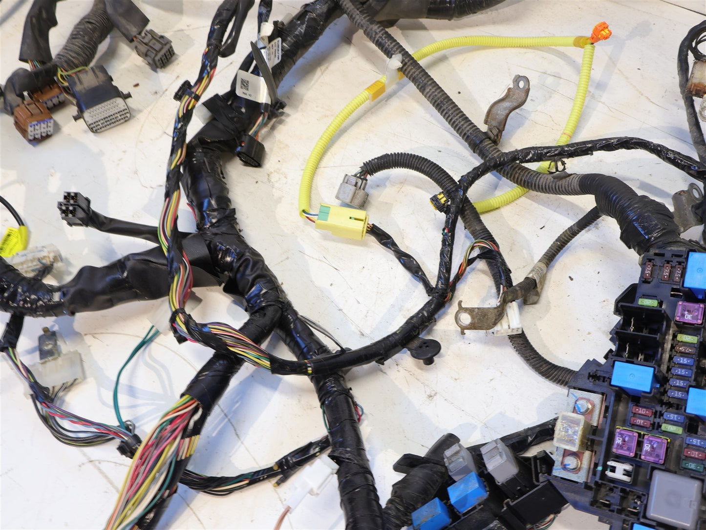 2013-2014 Subaru Outback Front Engine Room Wiring Harness Fuse 2.5L 81403AJ70A