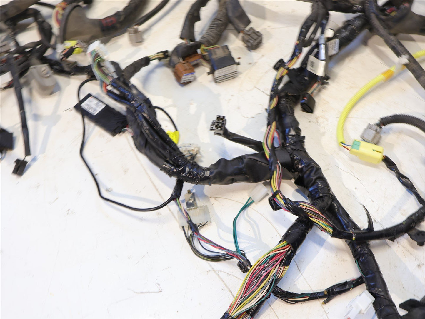 2013-2014 Subaru Outback Front Engine Room Wiring Harness Fuse 2.5L 81403AJ70A