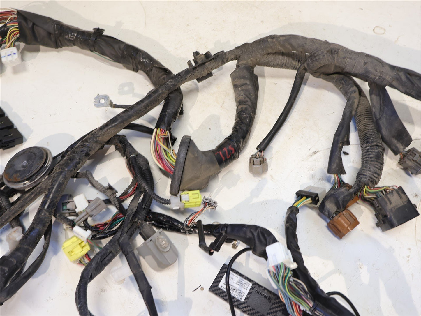 2013-2014 Subaru Outback Front Engine Room Wiring Harness Fuse 2.5L 81403AJ70A