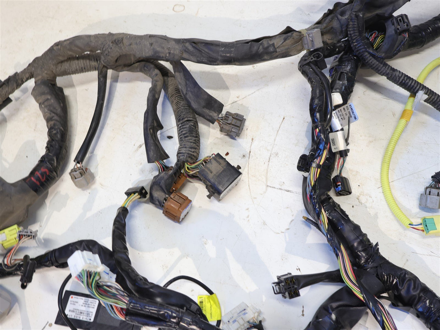 2013-2014 Subaru Outback Front Engine Room Wiring Harness Fuse 2.5L 81403AJ70A