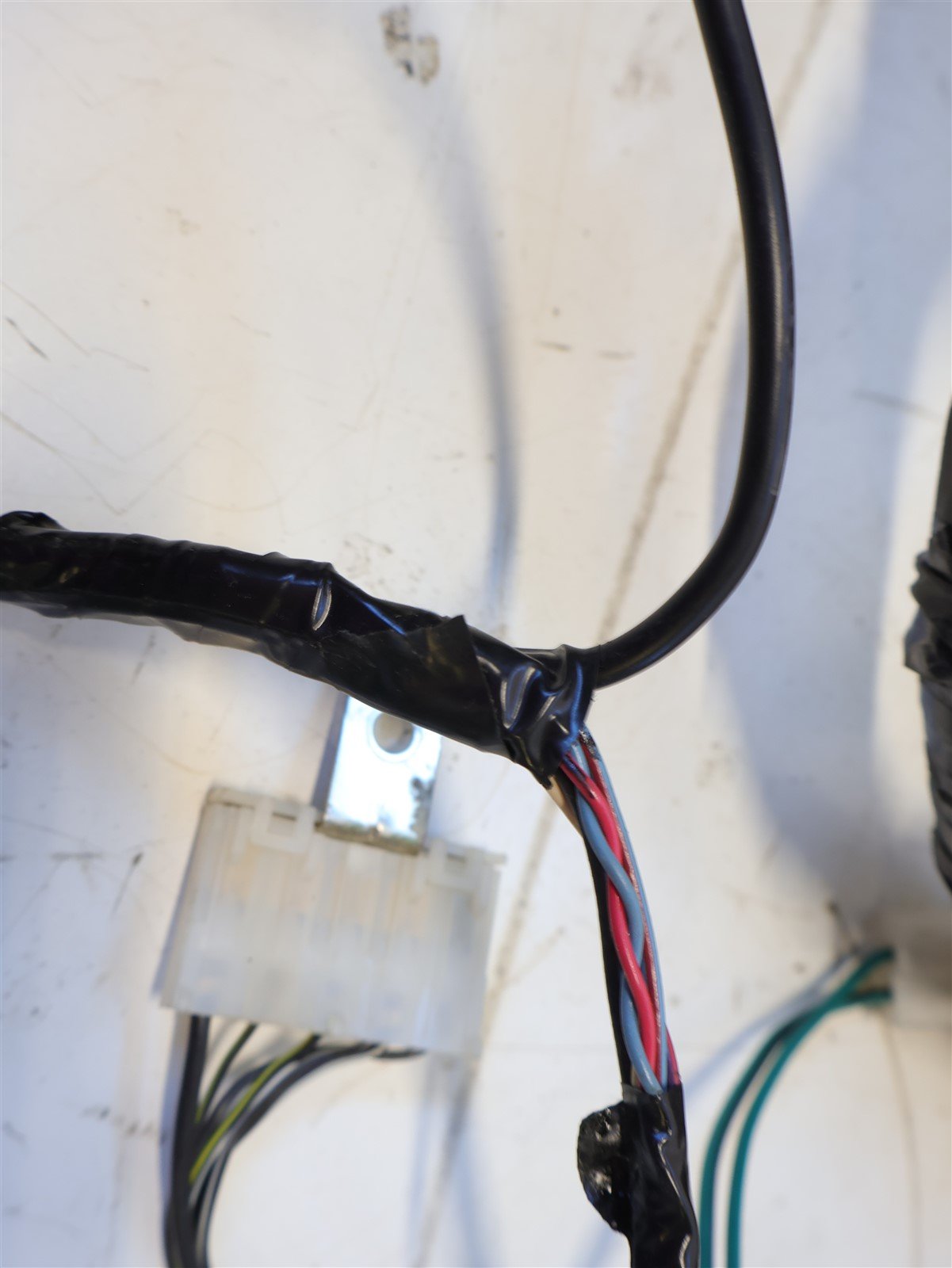 2013-2014 Subaru Outback Front Engine Room Wiring Harness Fuse 2.5L 81403AJ70A