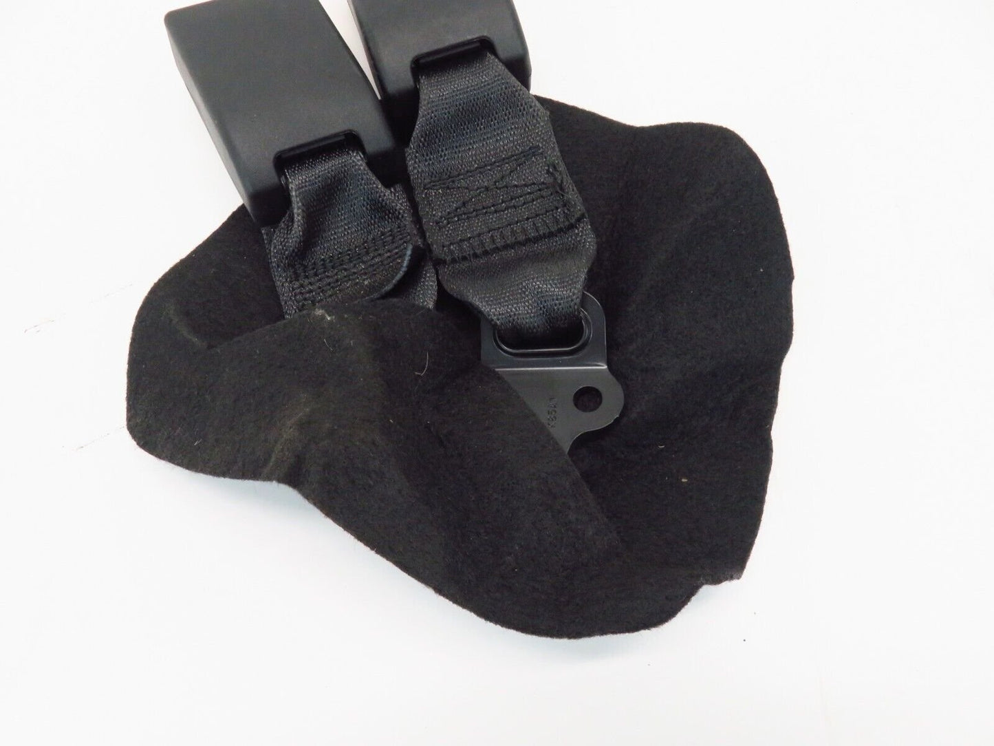 2018-2020 Buick Regal TourX Rear Seat Belt Buckle Latch RH Center OEM 18 19 20