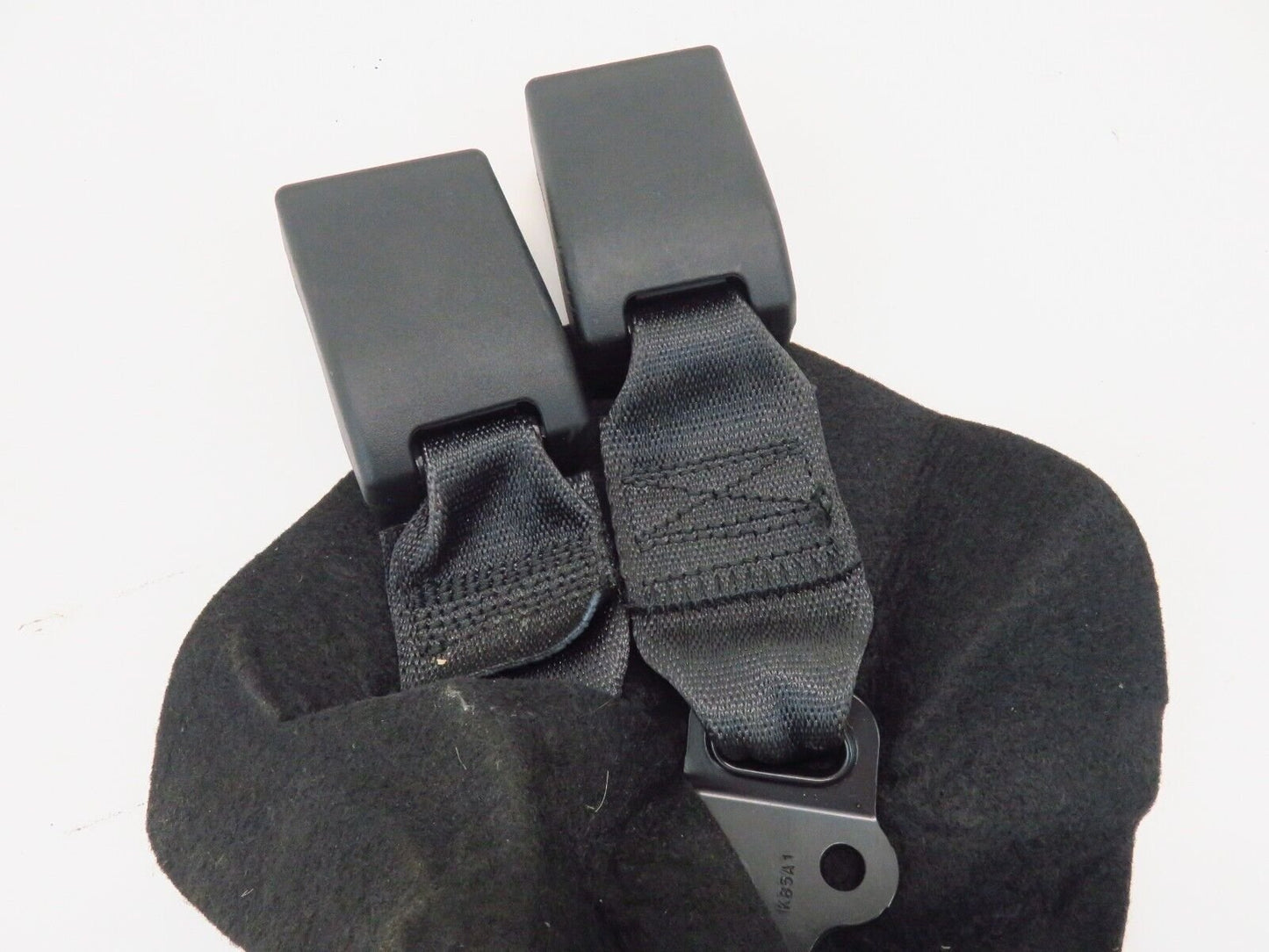 2018-2020 Buick Regal TourX Rear Seat Belt Buckle Latch RH Center OEM 18 19 20