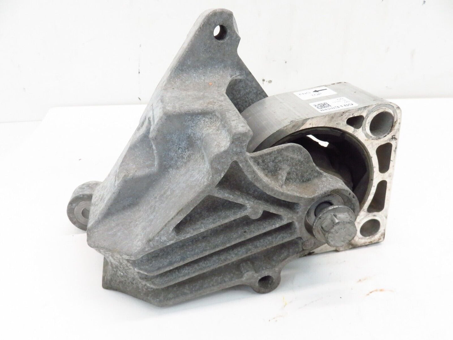 2018-2020 Buick Regal TourX Transmission Rear Lower Mount Bracket 2.0L 84283189