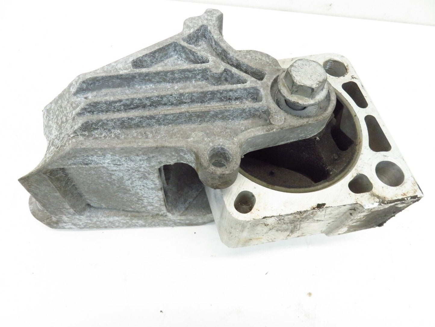 2018-2020 Buick Regal TourX Transmission Rear Lower Mount Bracket 2.0L 84283189
