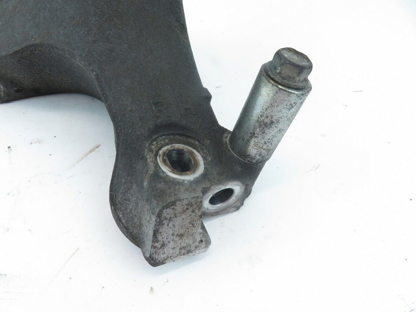2013 Subaru Outback CVT Transmission Bracket Mount Passenger RH Right Side 10-19