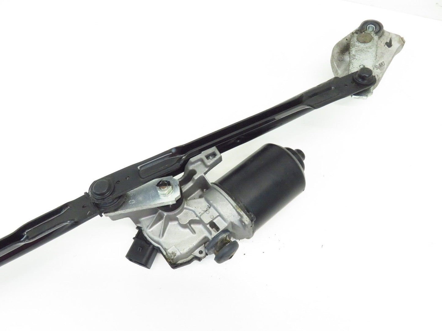 2010-2016 Hyundai Genesis Coupe Front Windshield Wiper Motor Linkage 98100-2M000