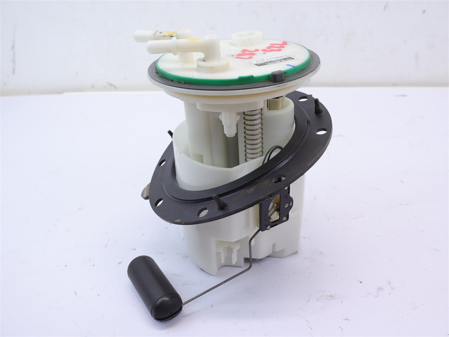 2013-2014 Subaru XV Crosstrek Fuel Pump Assembly 42021FJ000 OEM 13-14
