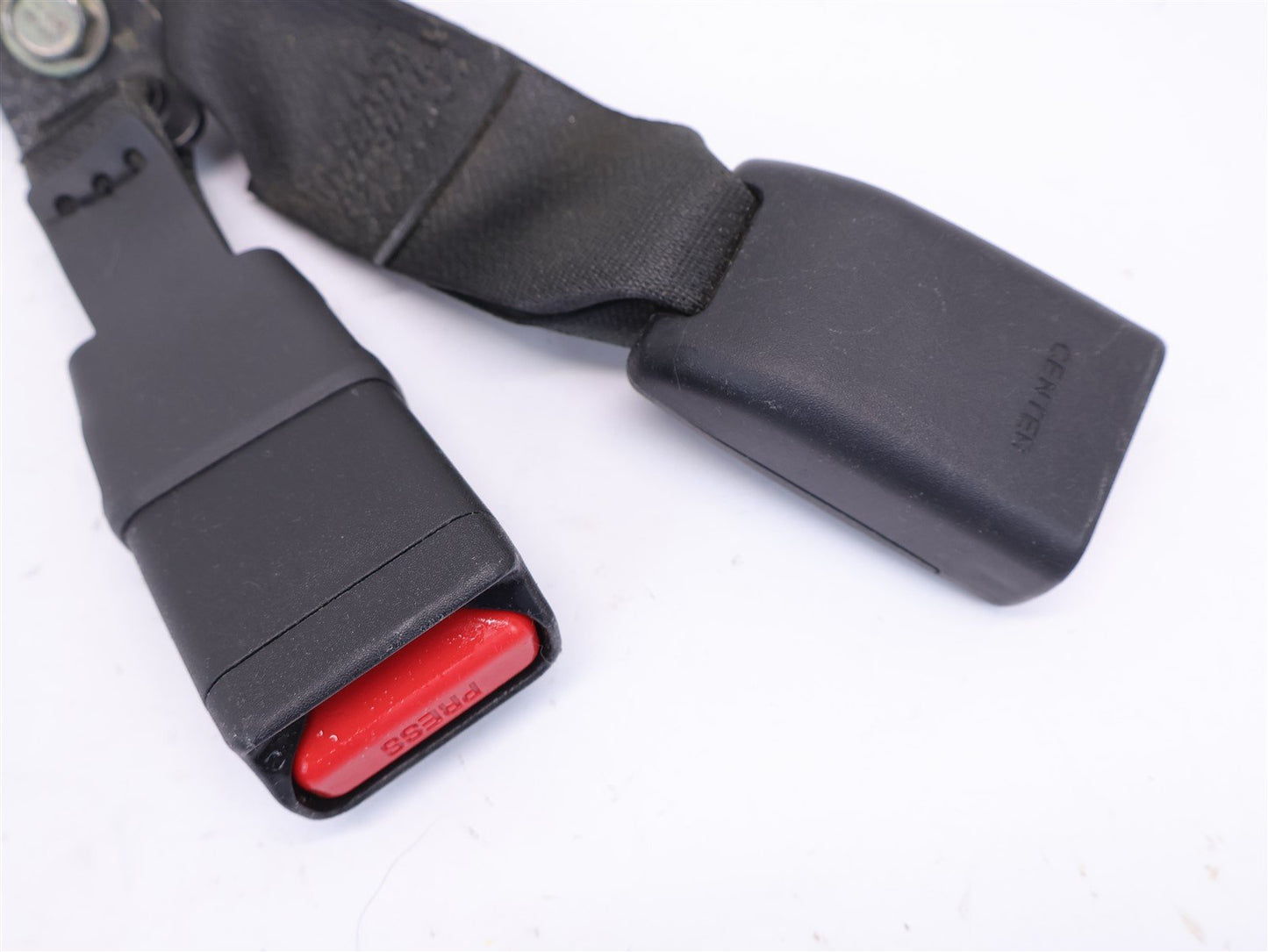 2013-2014 Subaru Outback Rear Seat Belt Buckle Center Black OEM 13-14