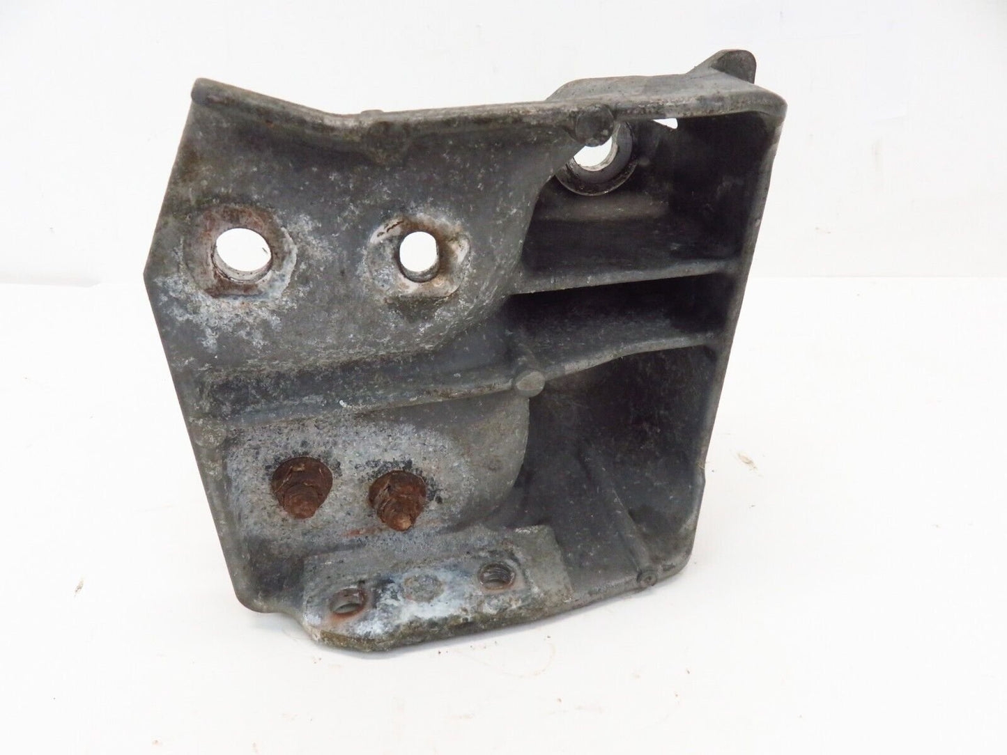 2013 Subaru Outback Driver Motor Mount Bracket LH Left Side OEM 2010-2014