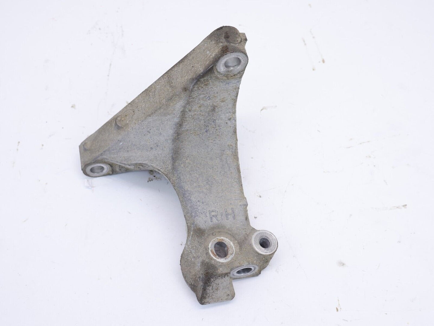 2012 Subaru Outback Transmission Engine Bracket Mount CVT Passenger RH 2010-2014
