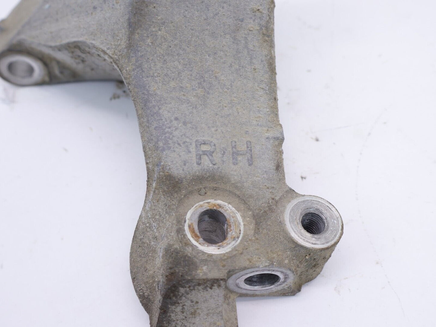 2012 Subaru Outback Transmission Engine Bracket Mount CVT Passenger RH 2010-2014