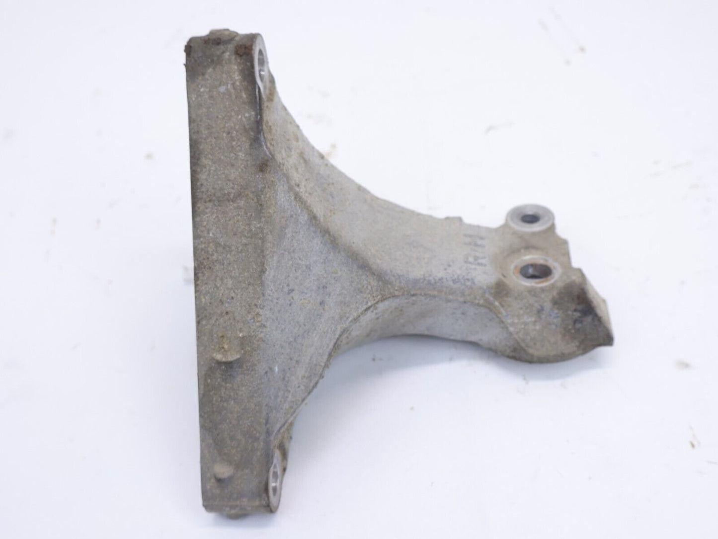 2012 Subaru Outback Transmission Engine Bracket Mount CVT Passenger RH 2010-2014