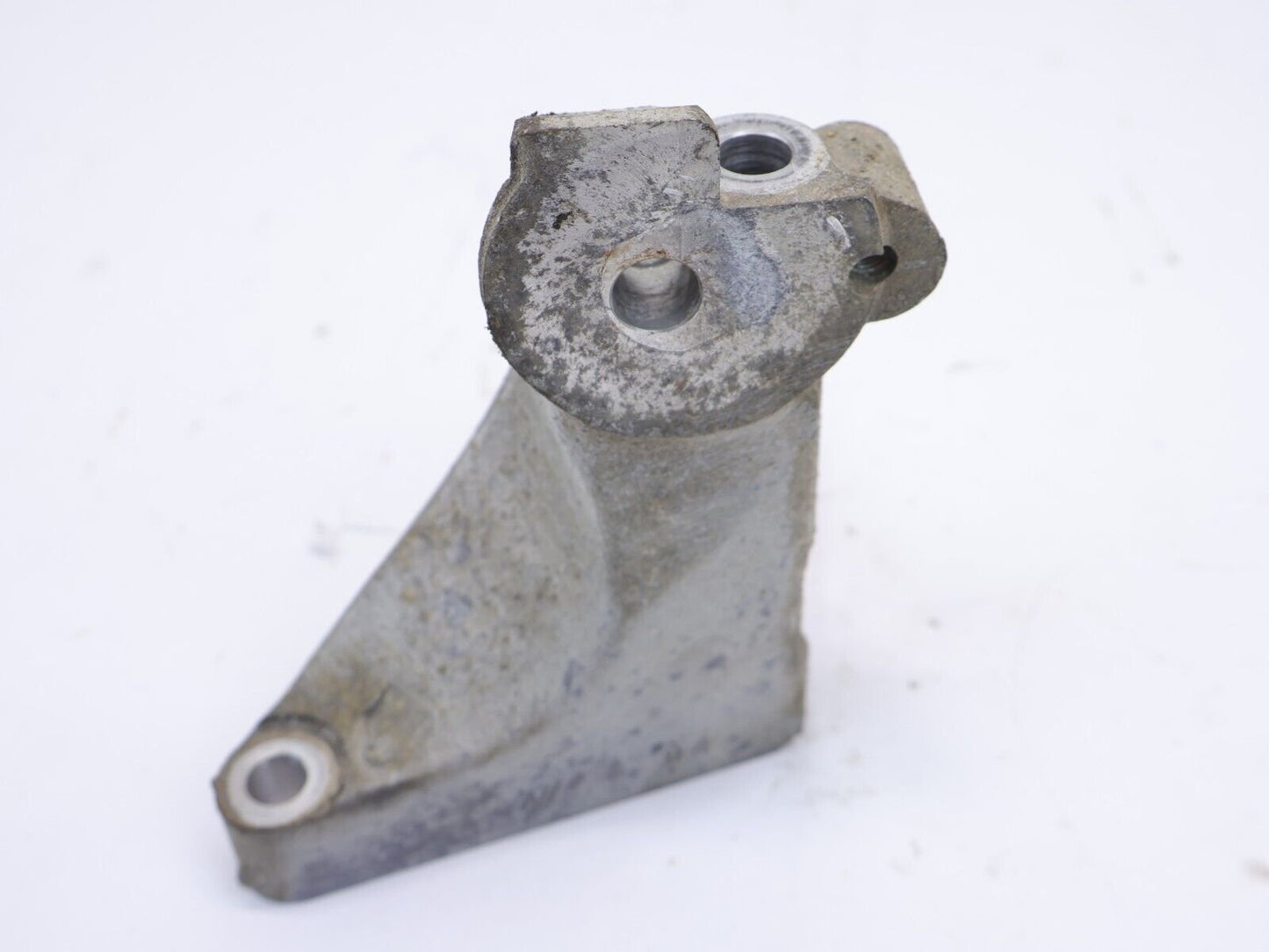 2012 Subaru Outback Transmission Engine Bracket Mount CVT Passenger RH 2010-2014