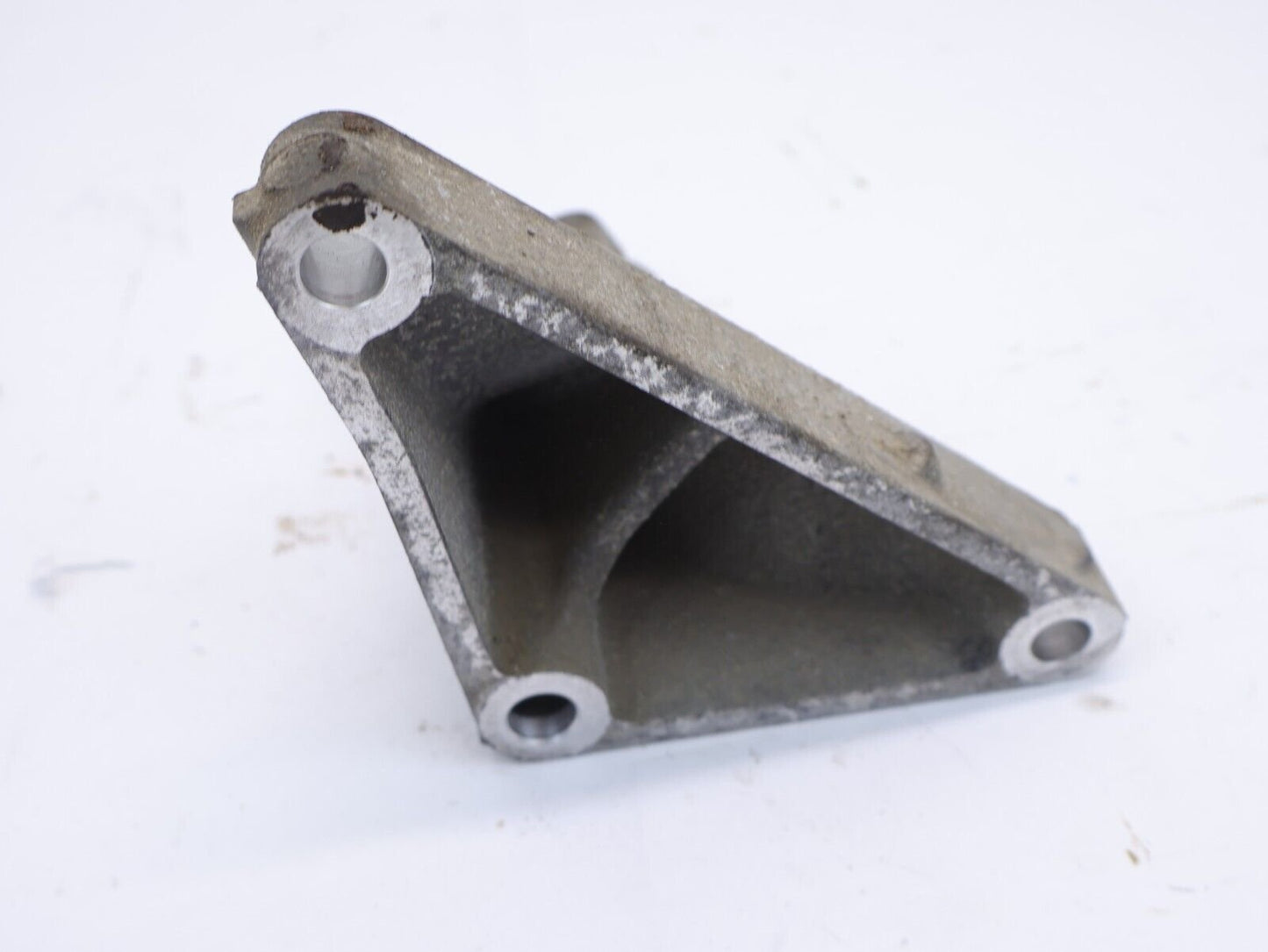 2012 Subaru Outback Transmission Engine Bracket Mount CVT Passenger RH 2010-2014