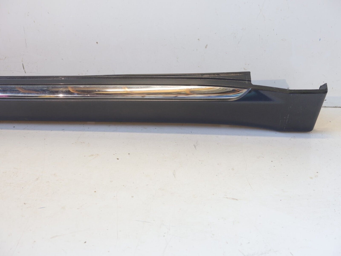 2007-2009 Subaru Legacy Passenger Side Skirt Bottom Rocker w/ Chrome RH SEDAN