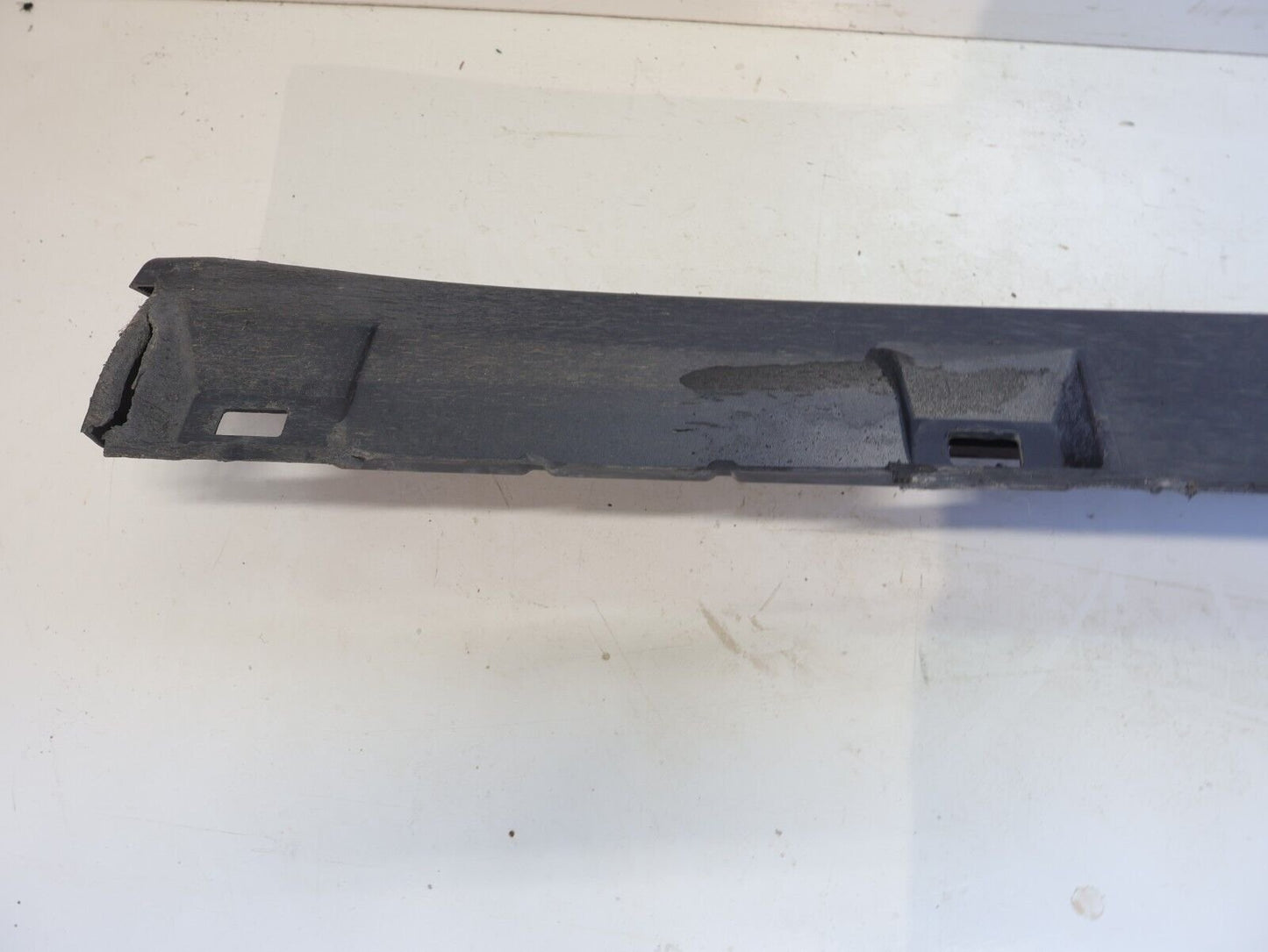 2007-2009 Subaru Legacy Passenger Side Skirt Bottom Rocker w/ Chrome RH SEDAN