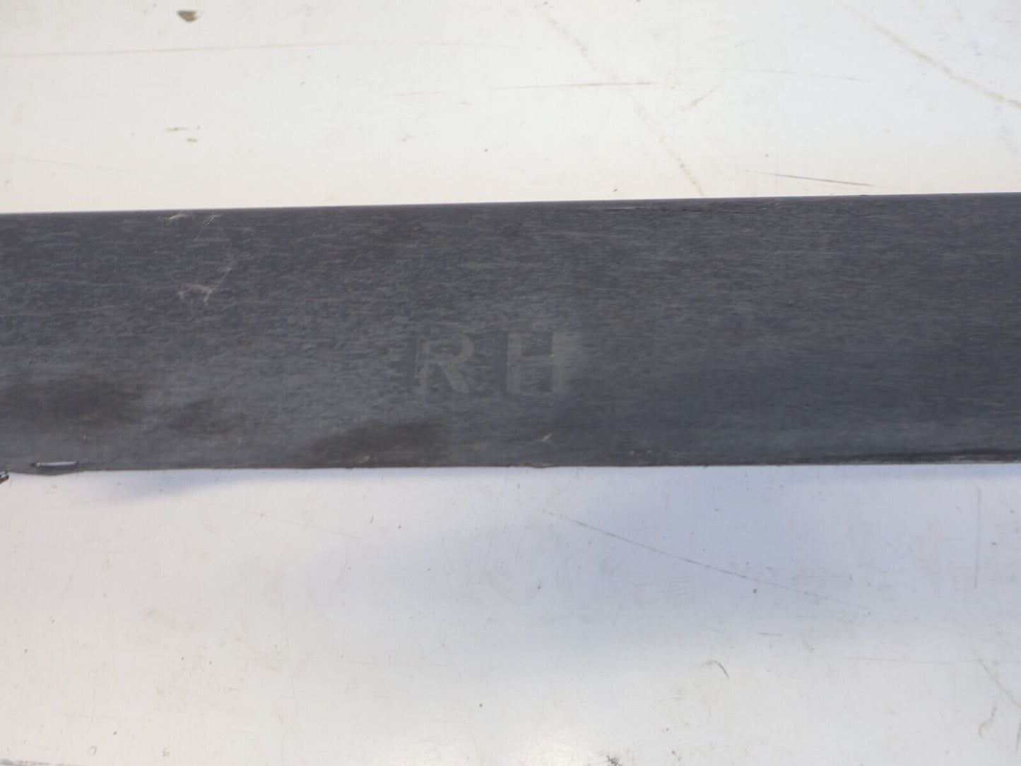 2007-2009 Subaru Legacy Passenger Side Skirt Bottom Rocker w/ Chrome RH SEDAN