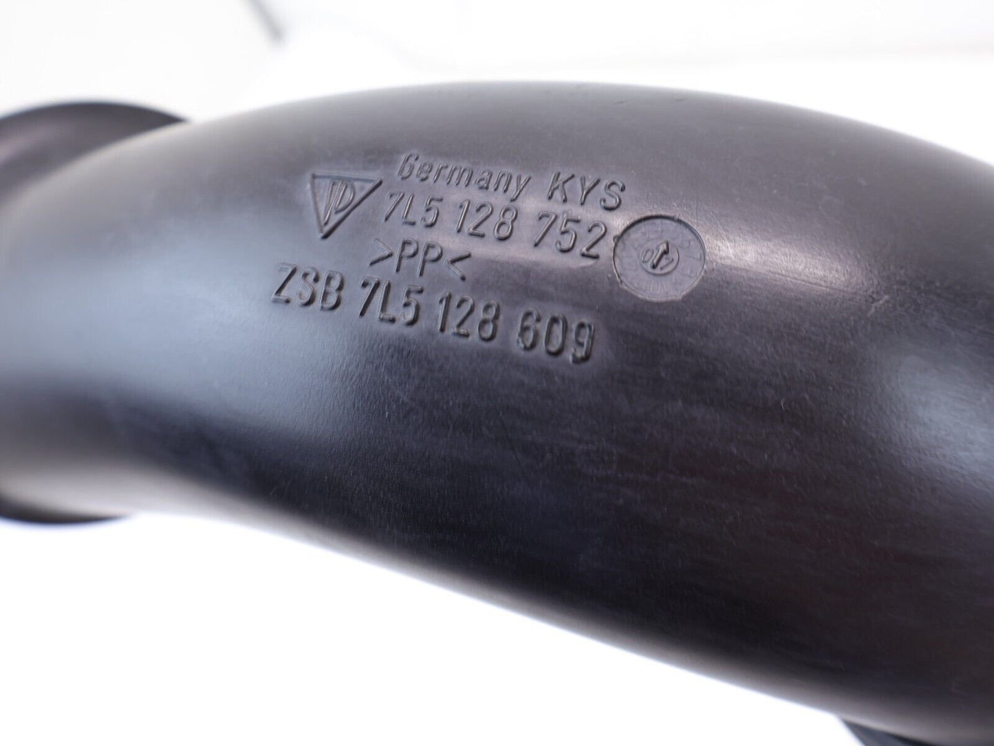 2003-2010 Porsche Cayenne S Air Intake Hose Tube Pipe 7L5128752 OEM