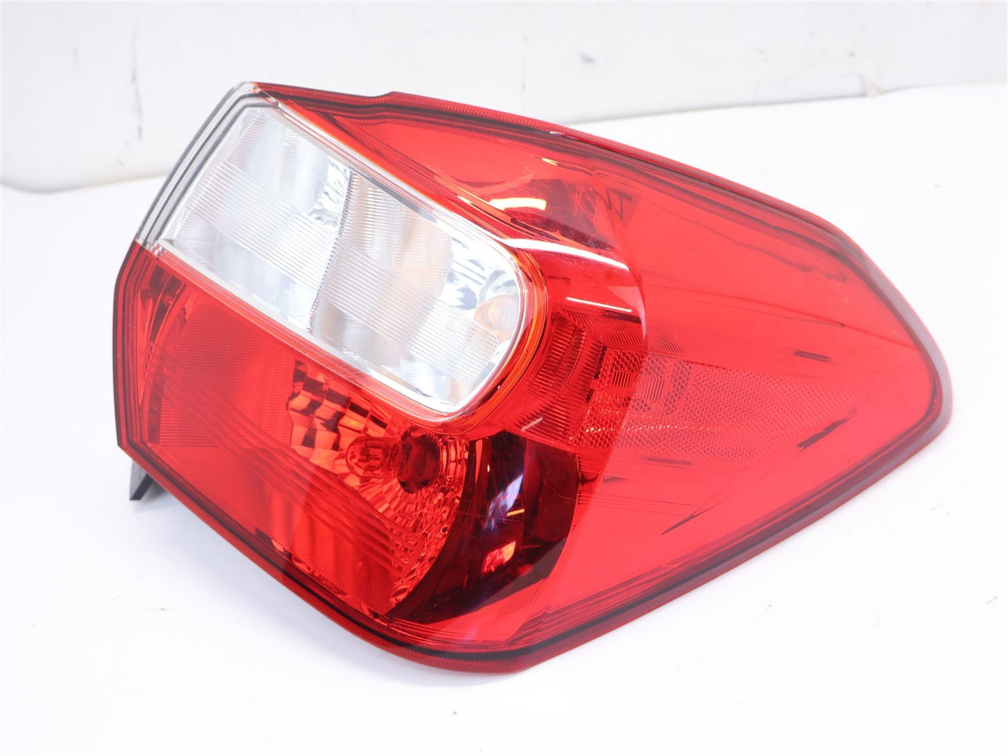 13-17 Subaru XV Crosstrek Passenger Tail Light Lamp RH Right Side 2013-2017
