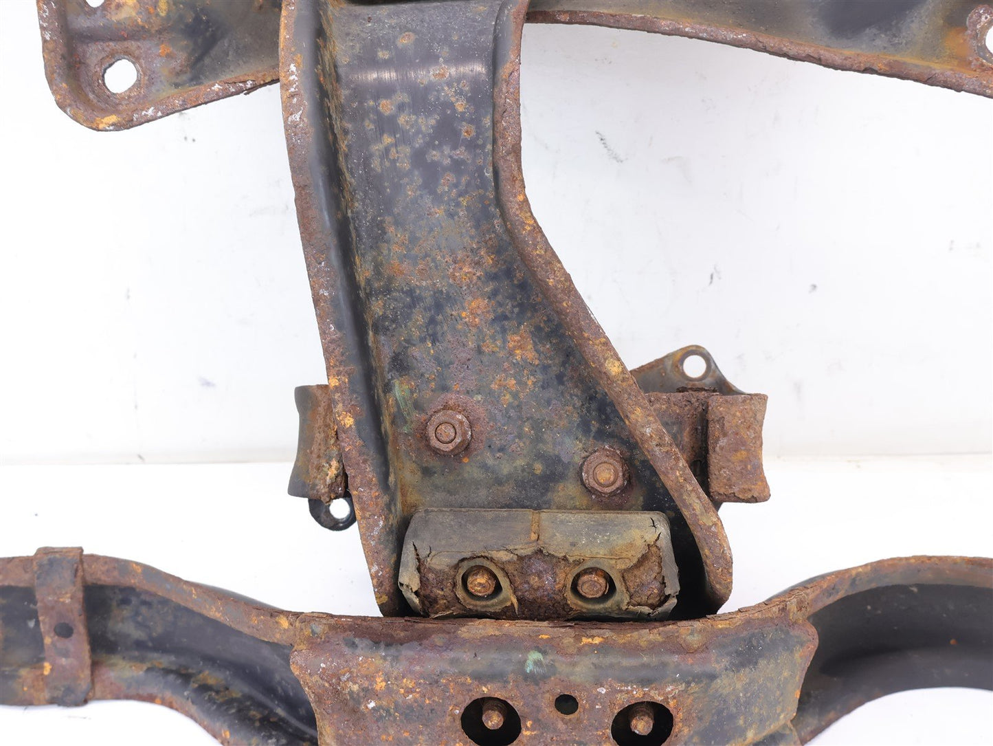 05-07 Subaru Impreza WRX MT Manual Transmission Crossmember Mount Bracket Trans