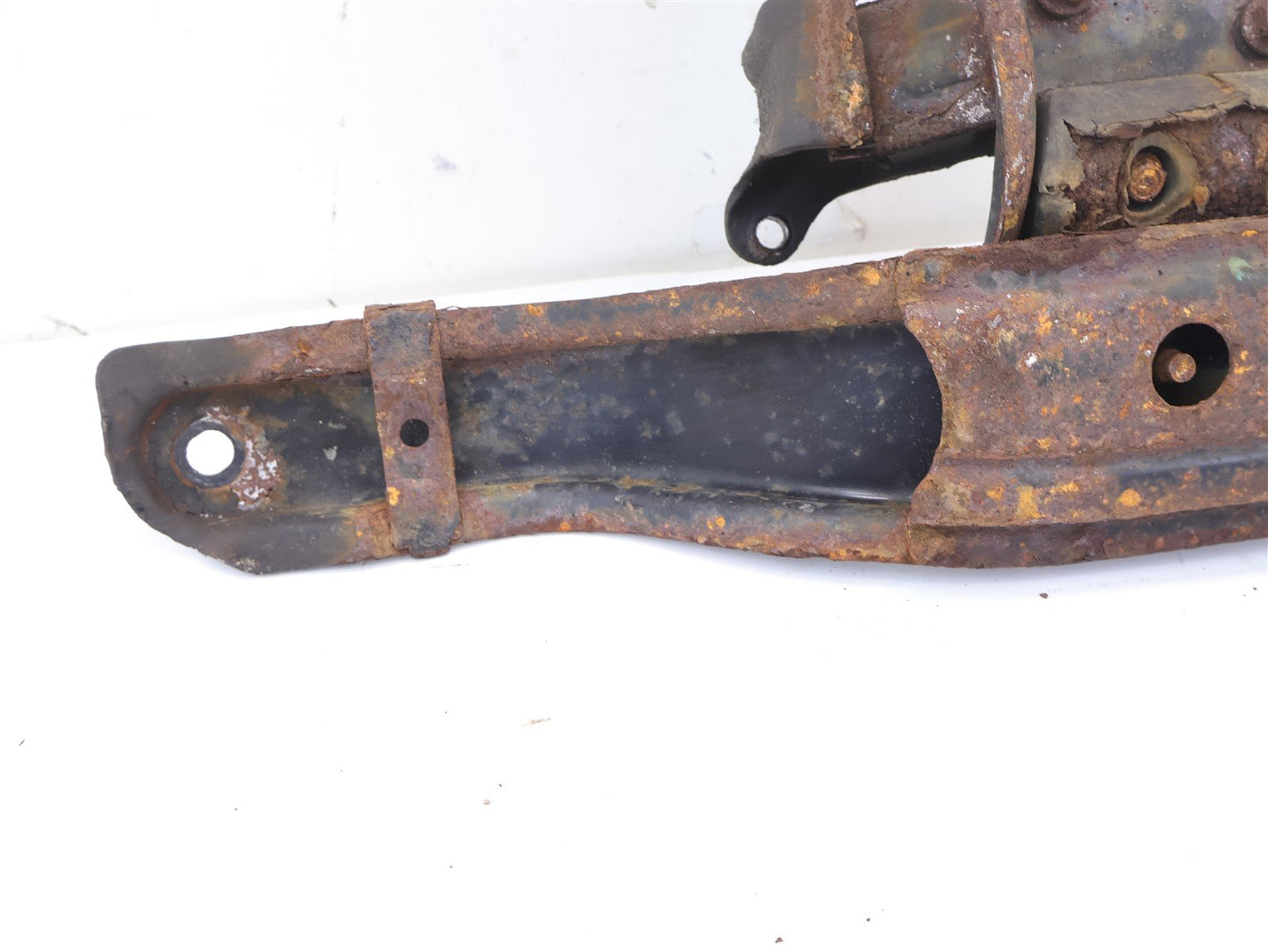 05-07 Subaru Impreza WRX MT Manual Transmission Crossmember Mount Bracket Trans