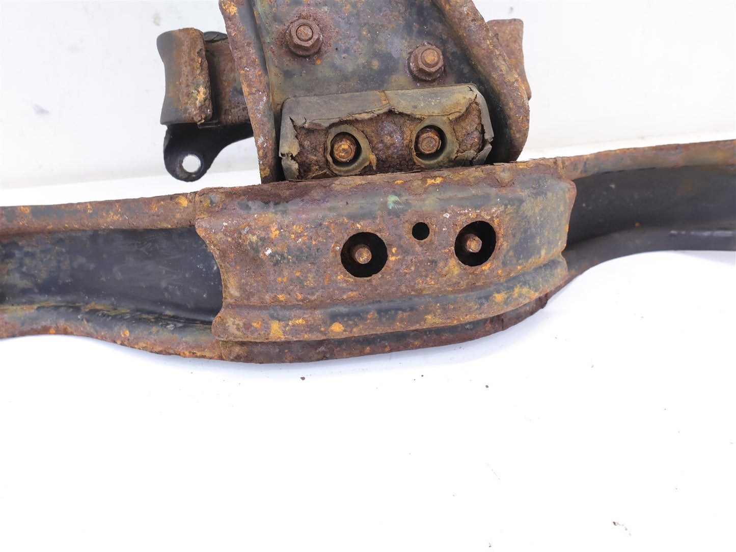 05-07 Subaru Impreza WRX MT Manual Transmission Crossmember Mount Bracket Trans
