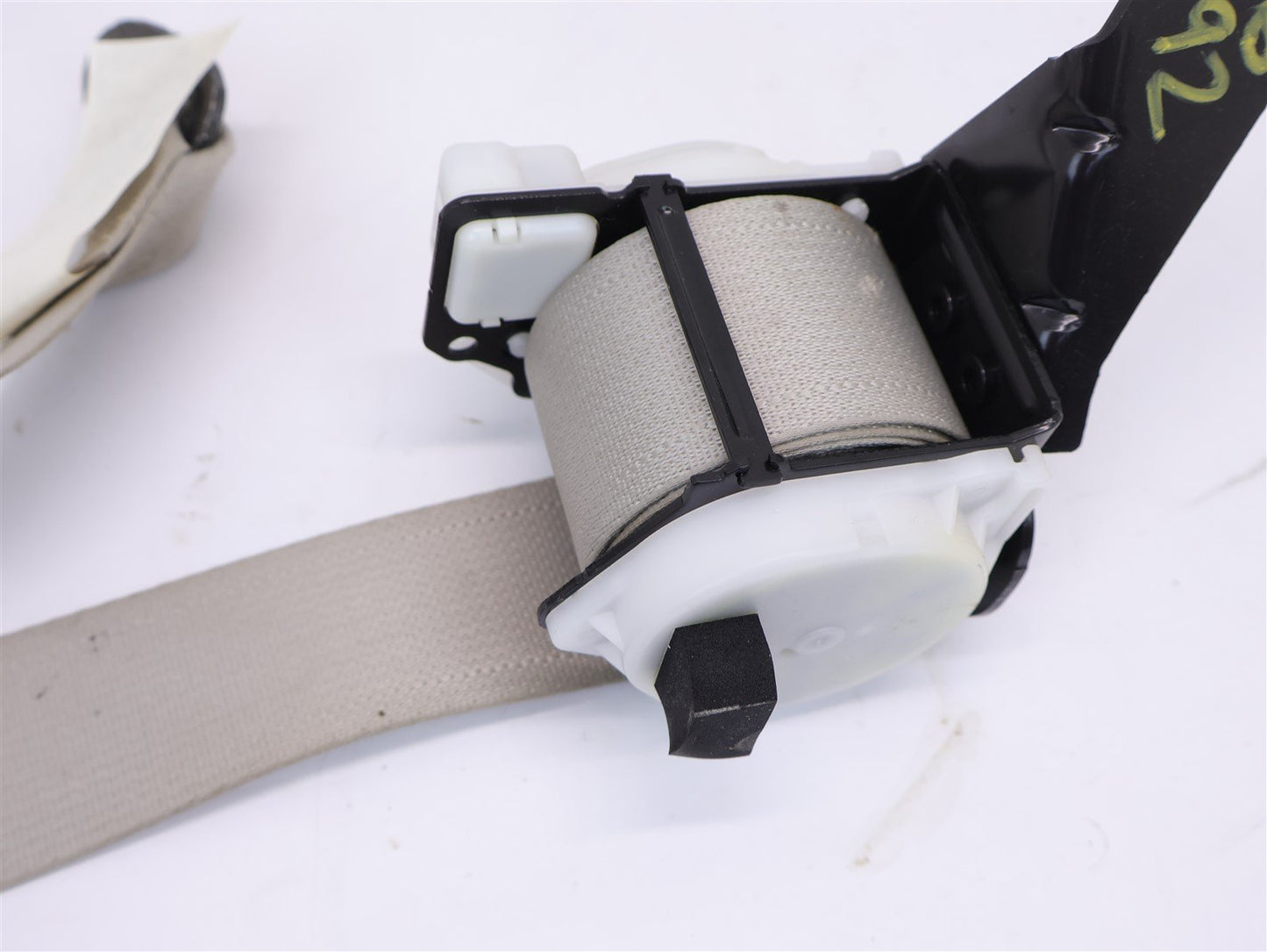 2013-2017 Subaru XV Crosstrek Passenger Rear Seat Belt RH Right Side Ivory OEM