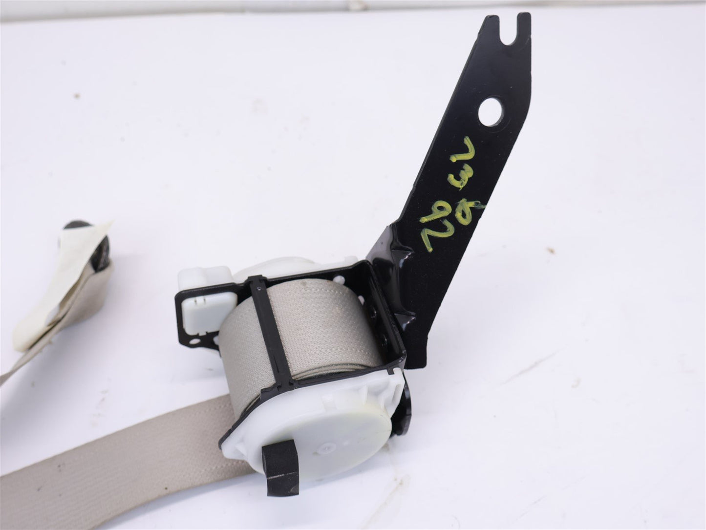 2013-2017 Subaru XV Crosstrek Passenger Rear Seat Belt RH Right Side Ivory OEM