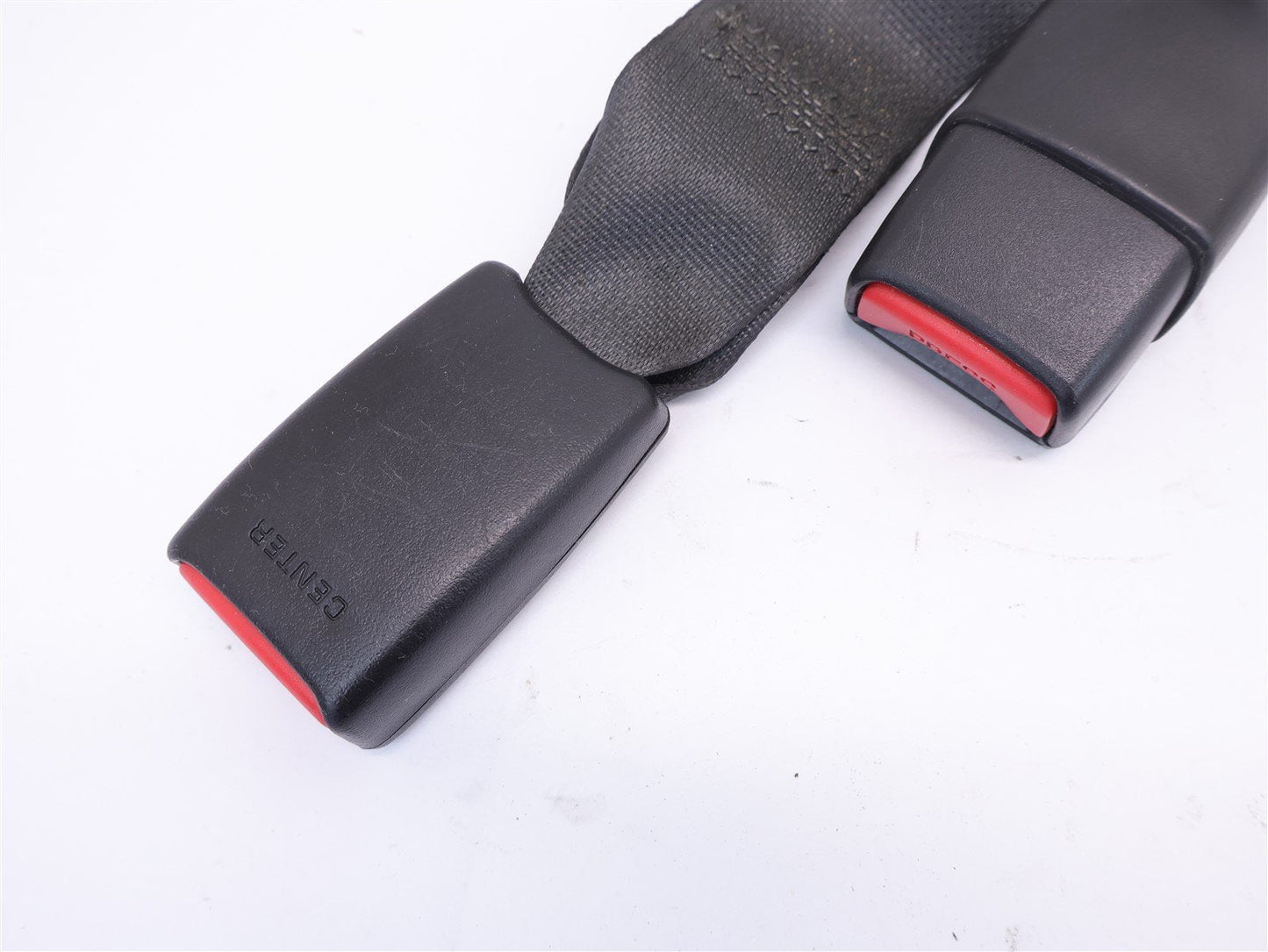 2005-2009 Subaru Legacy GT Sedan Seat Belt Buckle Rear Center Black OEM