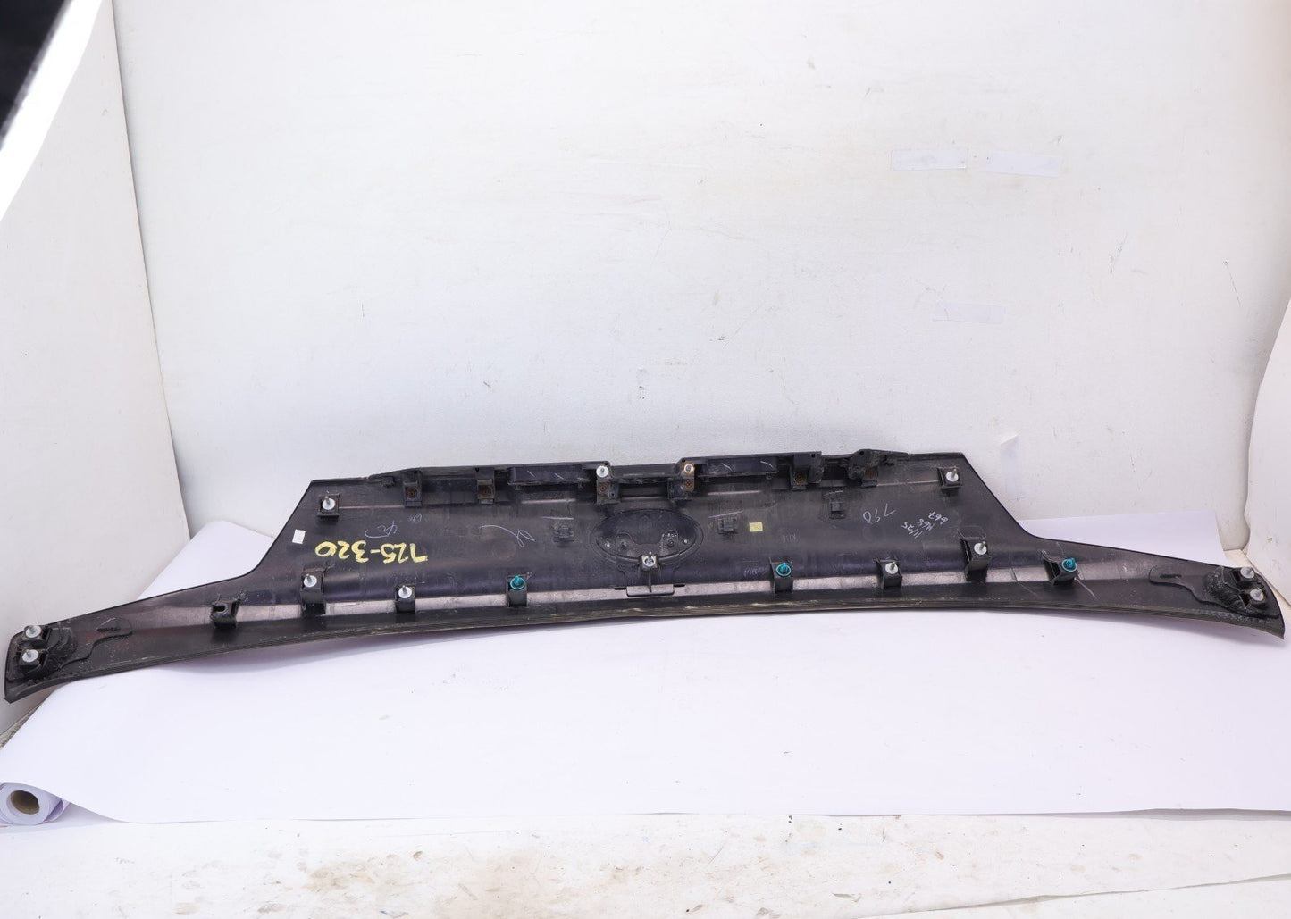 2012-14 Subaru Outback Rear Hatch Liftgate Garnish Trim Center Finish Panel H2Q