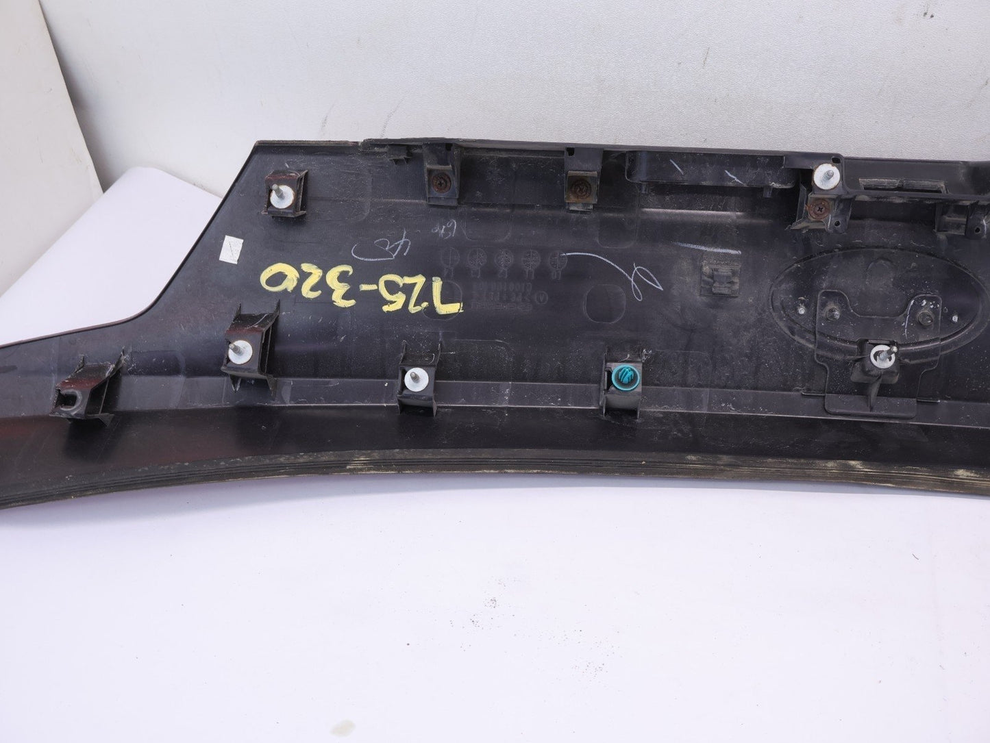 2012-14 Subaru Outback Rear Hatch Liftgate Garnish Trim Center Finish Panel H2Q