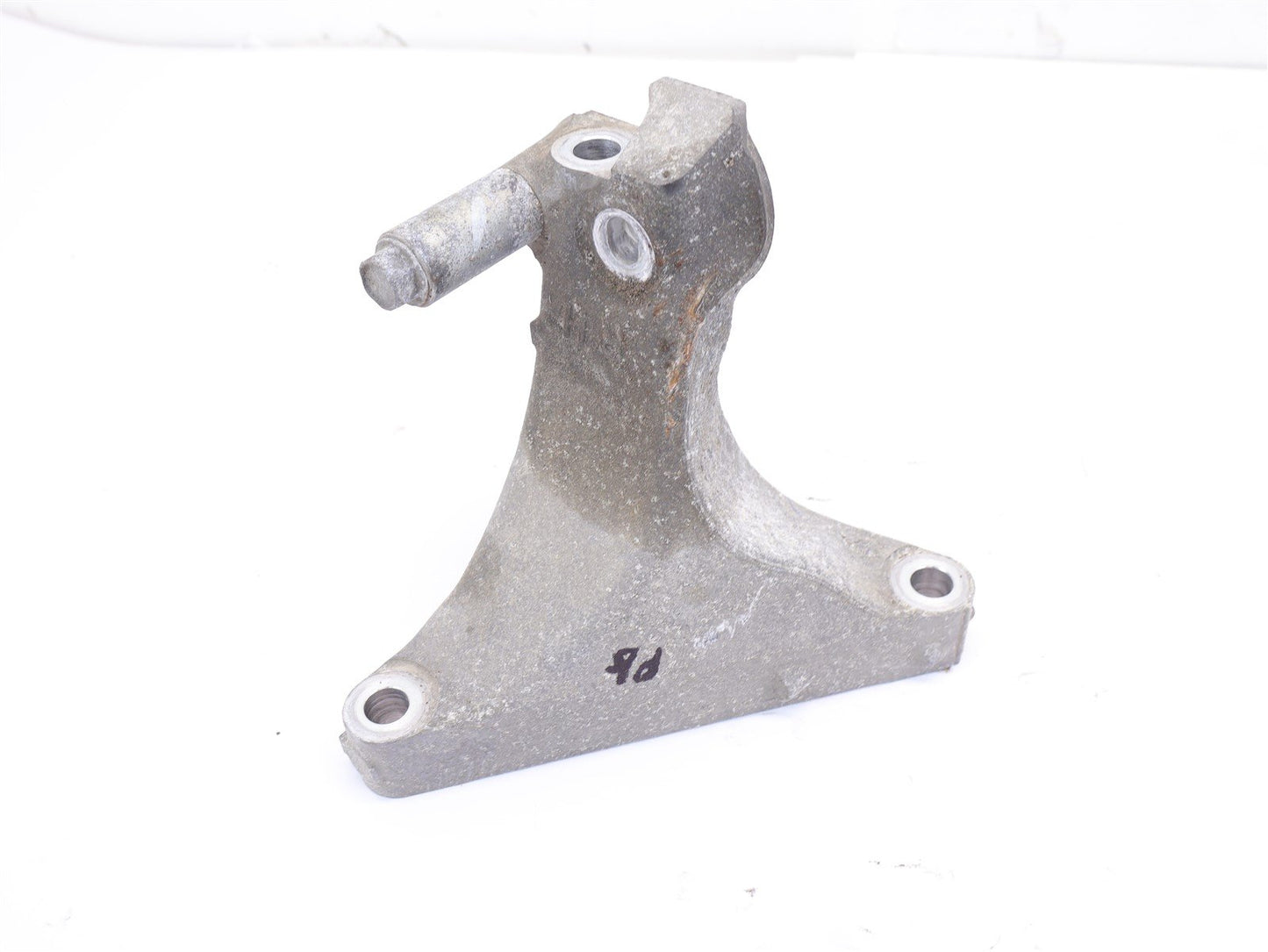 2010-2014 Subaru Outback Right Side Transmission Bracket Mount Support Passenger