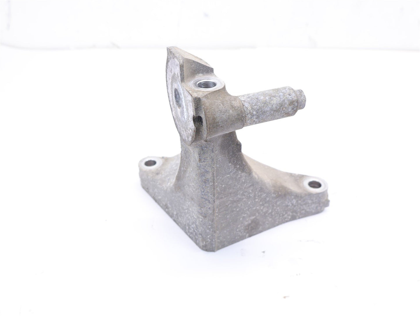 2010-2014 Subaru Outback Right Side Transmission Bracket Mount Support Passenger