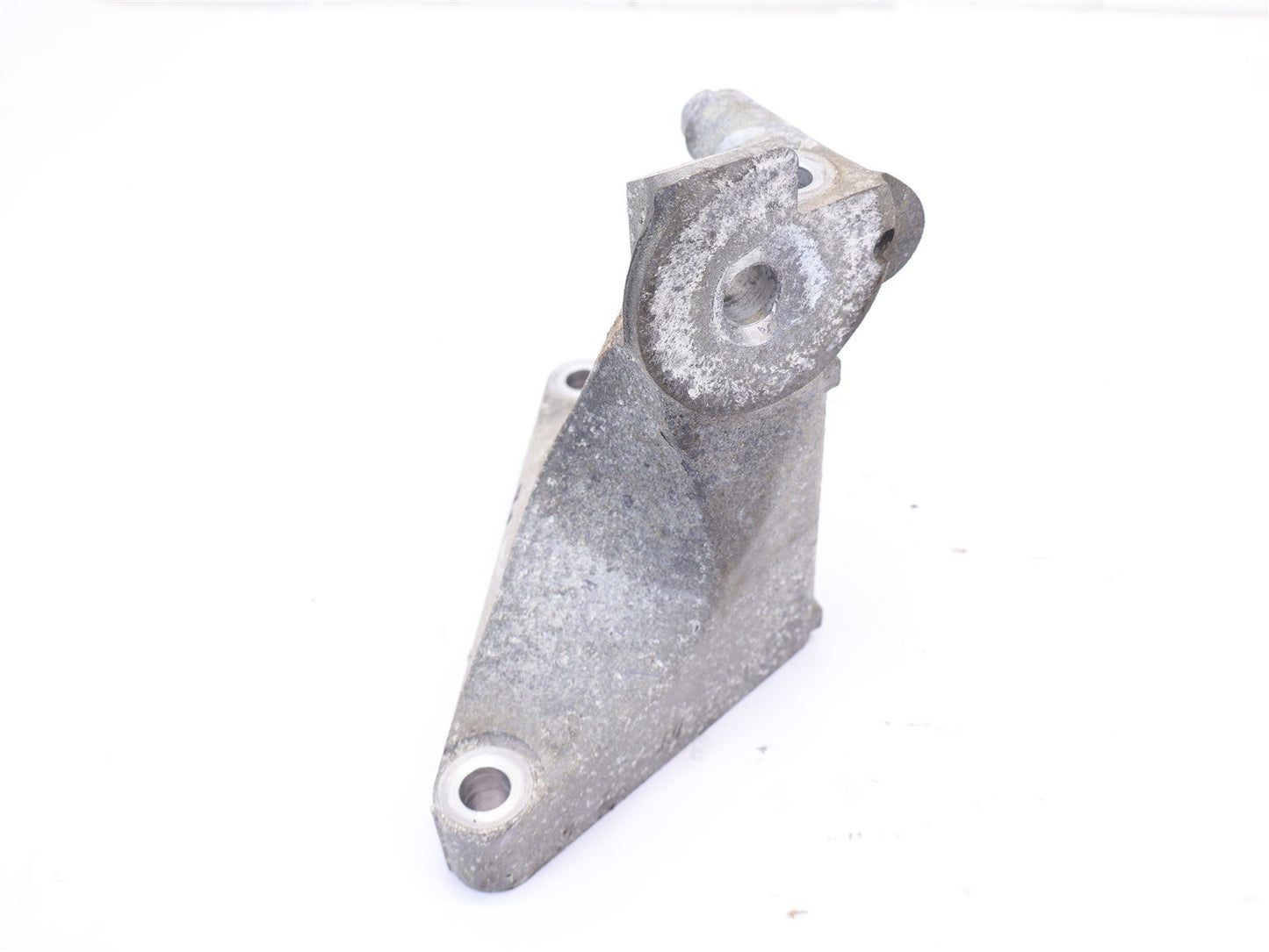 2010-2014 Subaru Outback Right Side Transmission Bracket Mount Support Passenger