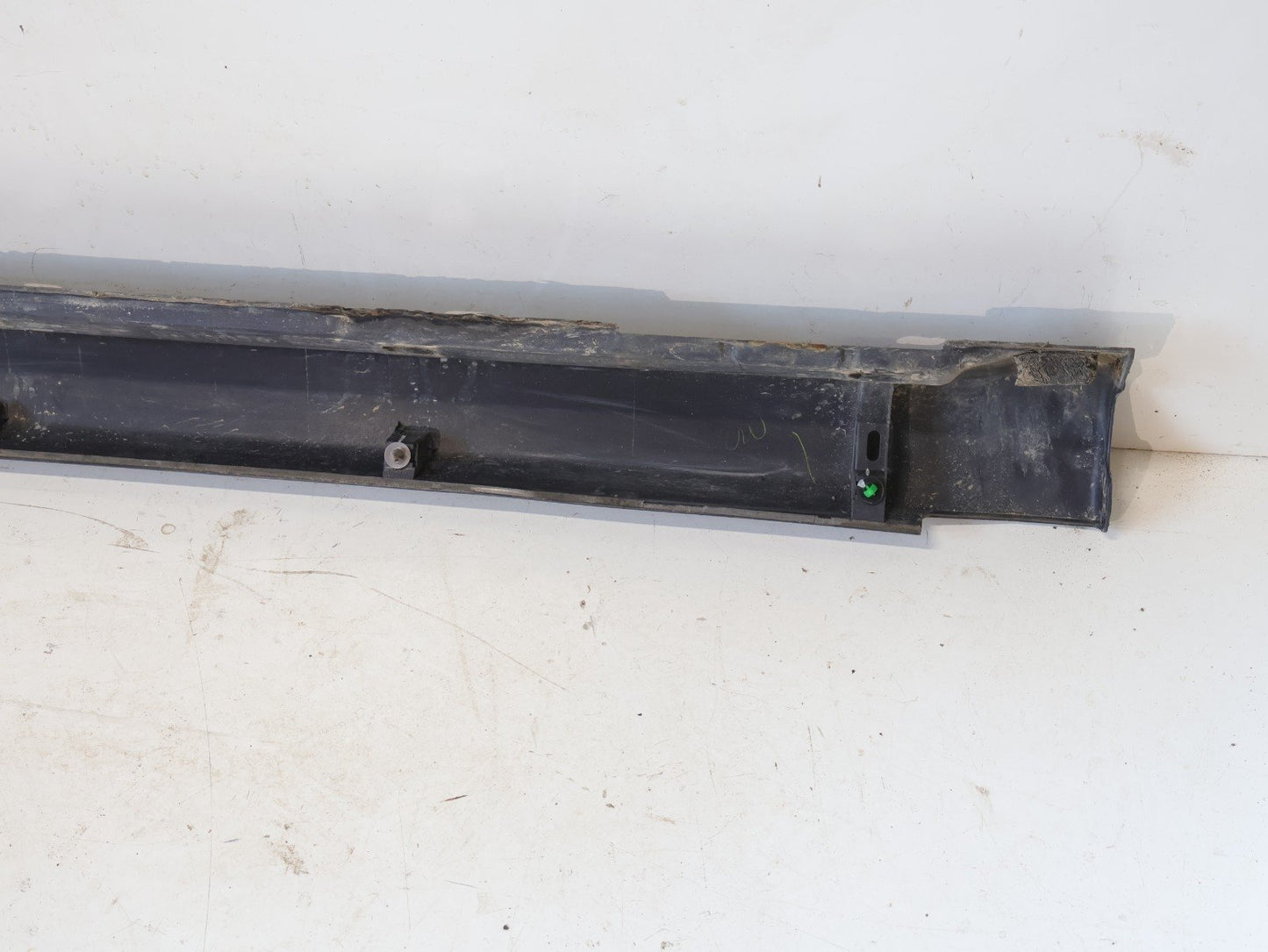 2005-2009 Subaru Legacy GT Sedan Passenger Side Skirt Bottom Rocker 33A RH OEM