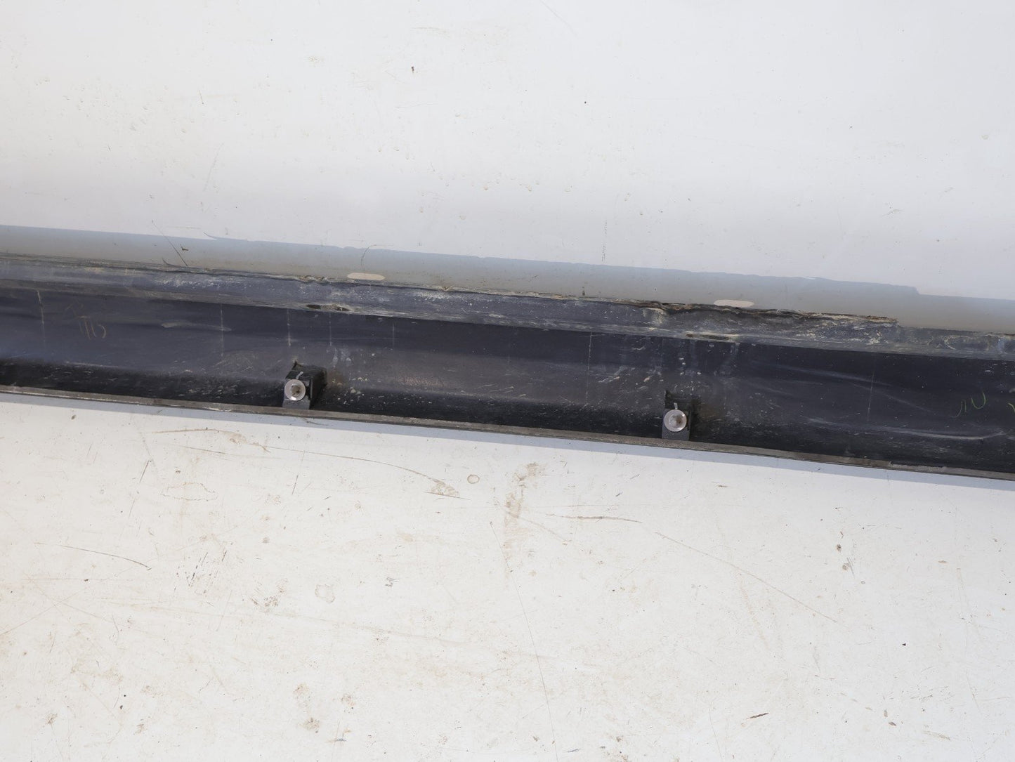2005-2009 Subaru Legacy GT Sedan Passenger Side Skirt Bottom Rocker 33A RH OEM