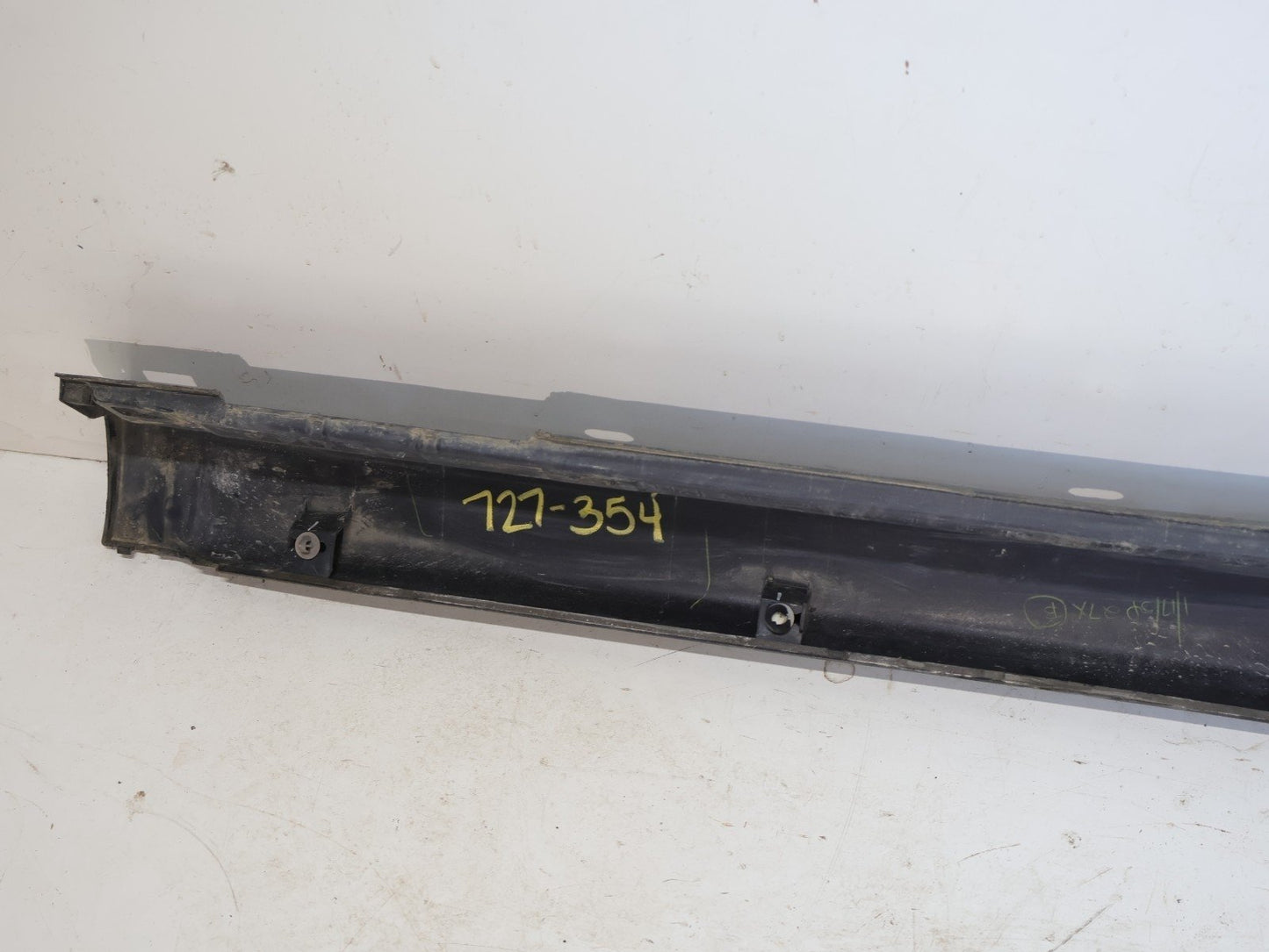 2005-2009 Subaru Legacy GT Sedan Passenger Side Skirt Bottom Rocker 33A RH OEM
