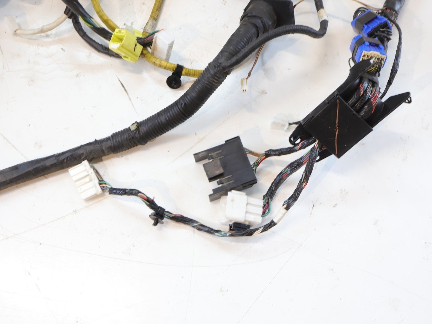 2005 Subaru Legacy GT Sedan Bulkhead Wiring Harness Dash Main Center 81402AG05A