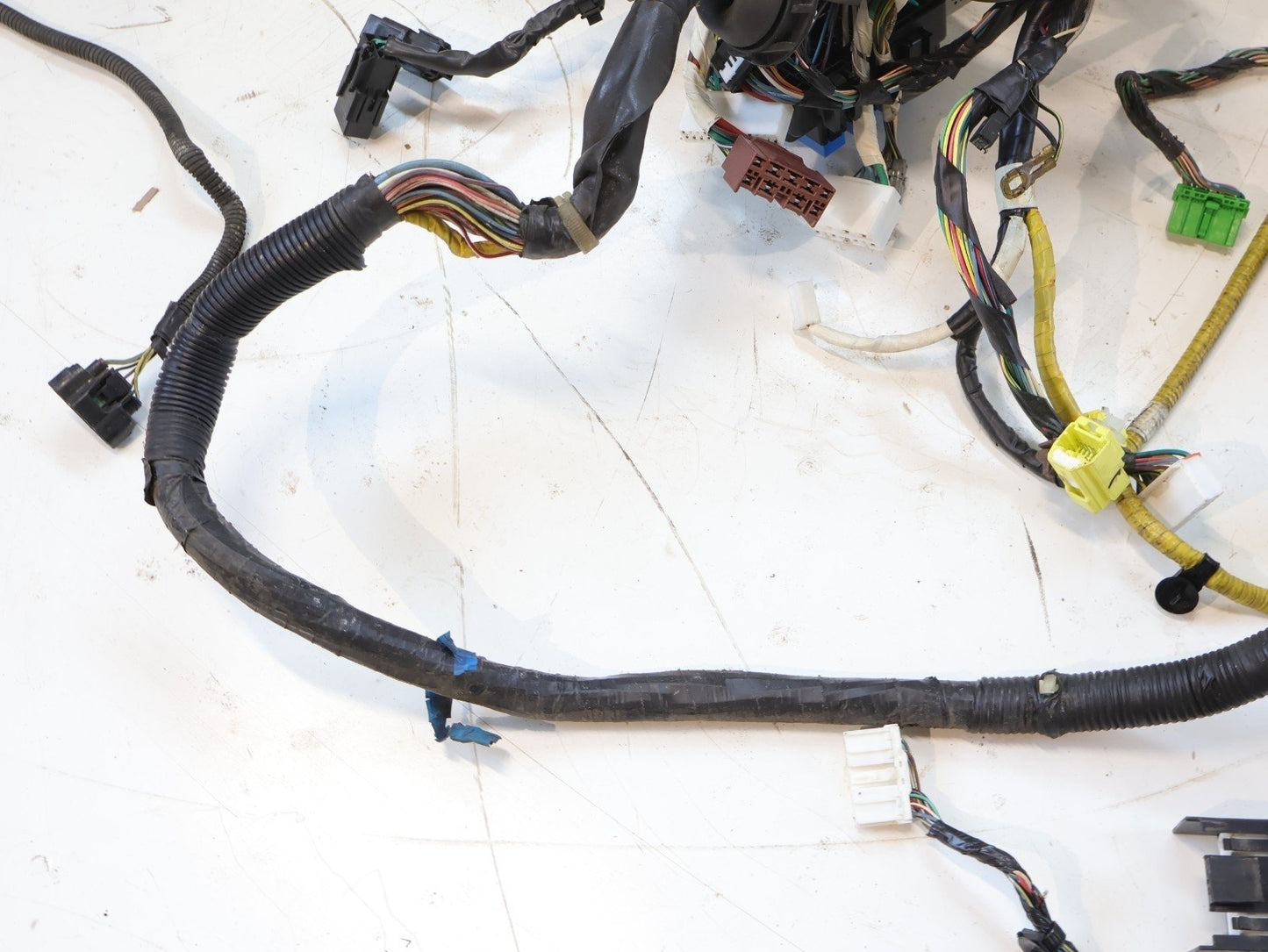 2005 Subaru Legacy GT Sedan Bulkhead Wiring Harness Dash Main Center 81402AG05A