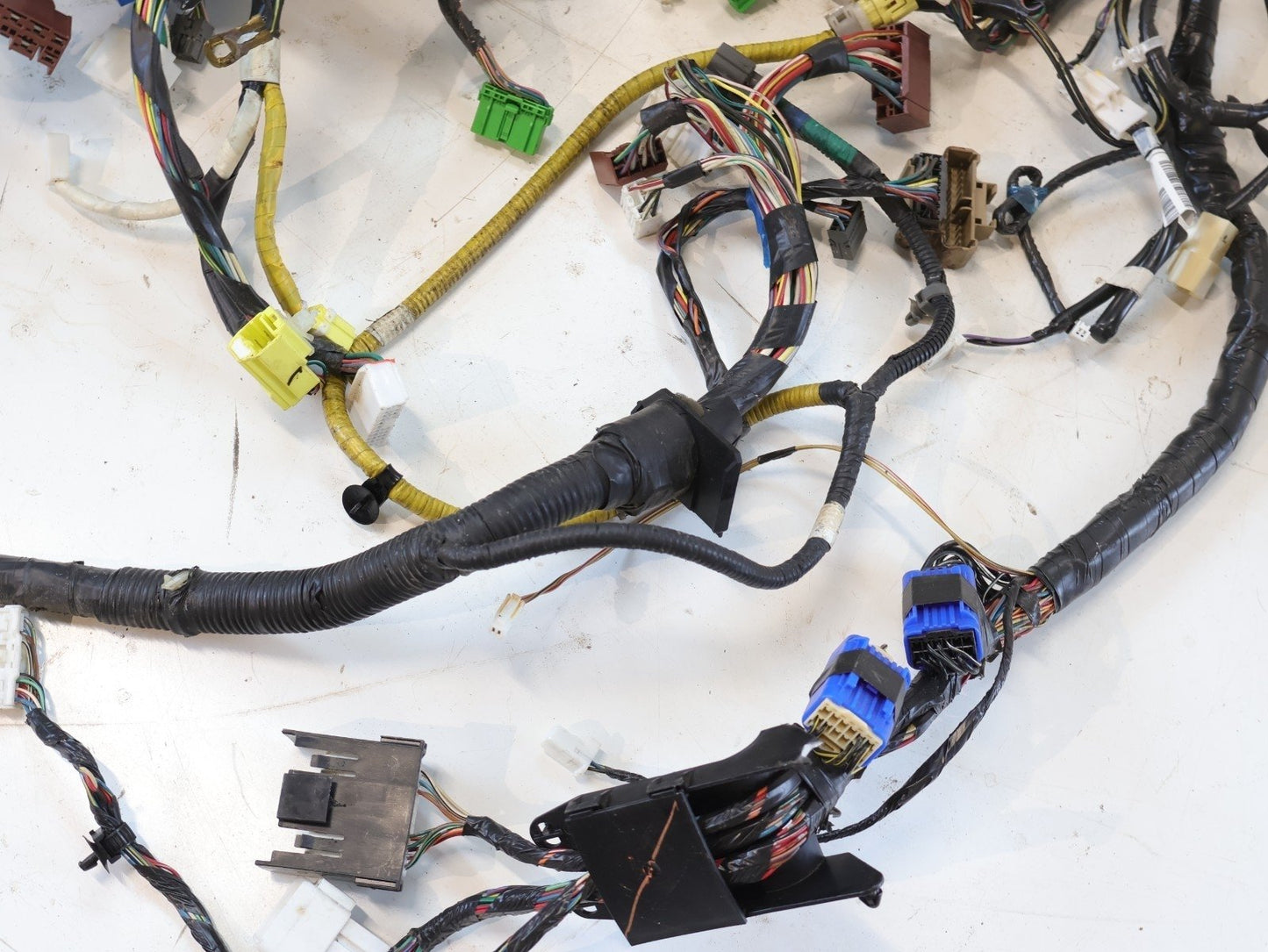 2005 Subaru Legacy GT Sedan Bulkhead Wiring Harness Dash Main Center 81402AG05A