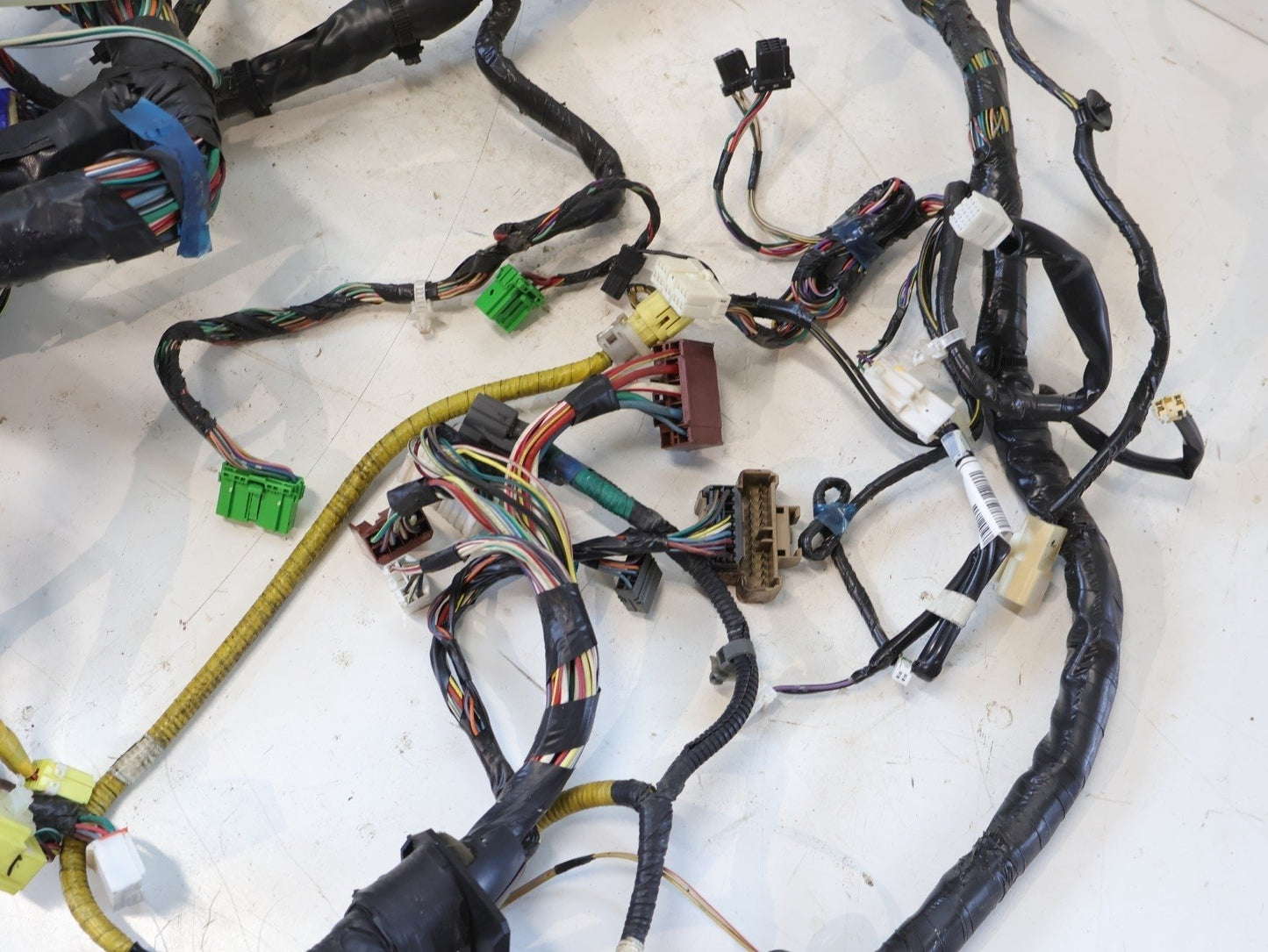 2005 Subaru Legacy GT Sedan Bulkhead Wiring Harness Dash Main Center 81402AG05A