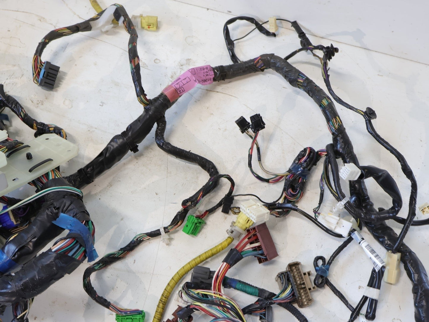 2005 Subaru Legacy GT Sedan Bulkhead Wiring Harness Dash Main Center 81402AG05A