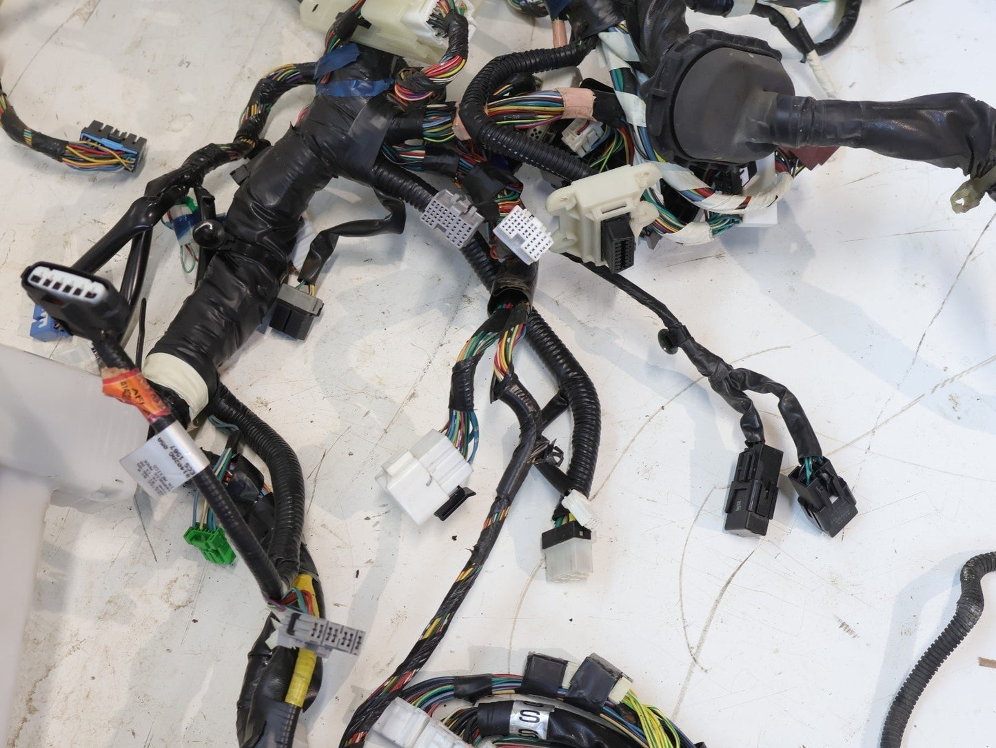 2005 Subaru Legacy GT Sedan Bulkhead Wiring Harness Dash Main Center 81402AG05A
