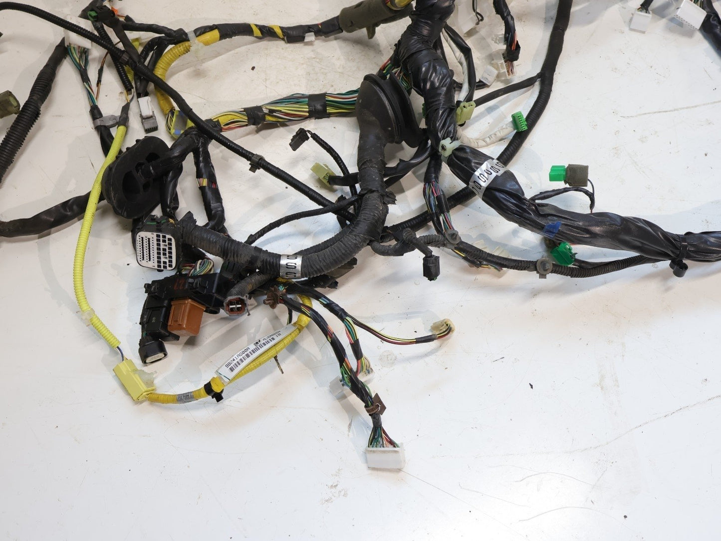 2005 Subaru Legacy GT Sedan Bulkhead Wiring Harness Dash Main Center 81402AG05A