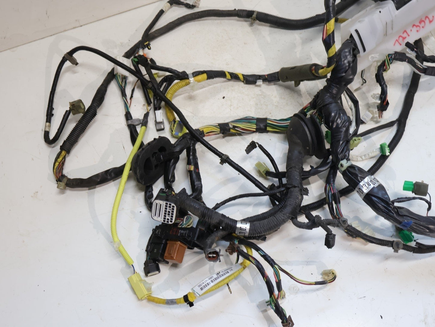 2005 Subaru Legacy GT Sedan Bulkhead Wiring Harness Dash Main Center 81402AG05A
